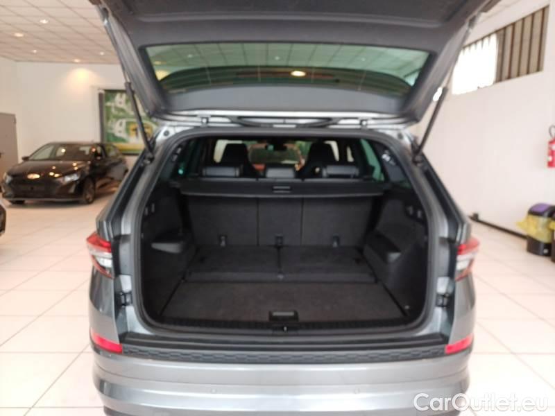 Skoda  Kodiaq SKODA  / 2021 / 5P / SUV 2.0 TDI 110KW SPORTLINE DSG 7P #5