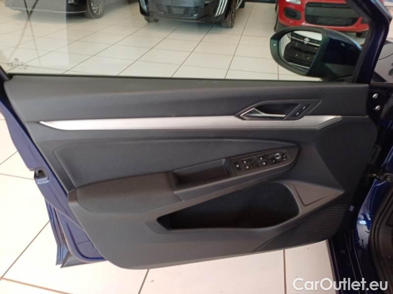 Volkswagen  Golf  VOLKSWAGEN / 2019 / 5P / BERLINA 2.0 TDI SCR 85KW LIFE DSG #124