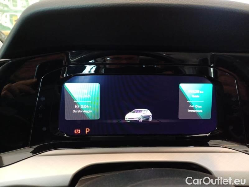 Volkswagen  Golf  VOLKSWAGEN / 2019 / 5P / BERLINA 2.0 TDI SCR 85KW LIFE DSG #4