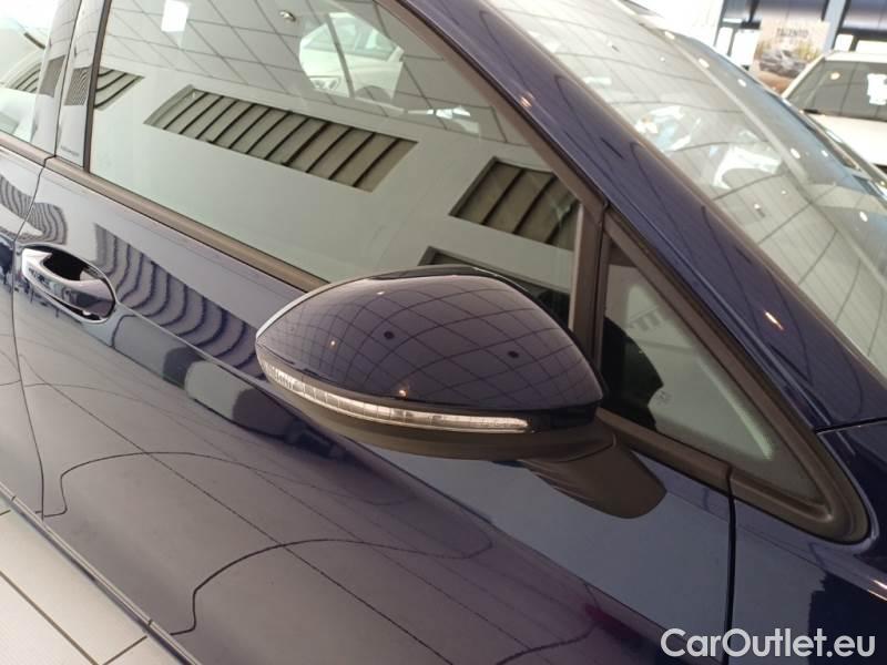 Volkswagen  Golf  VOLKSWAGEN / 2019 / 5P / BERLINA 2.0 TDI SCR 85KW LIFE DSG #111