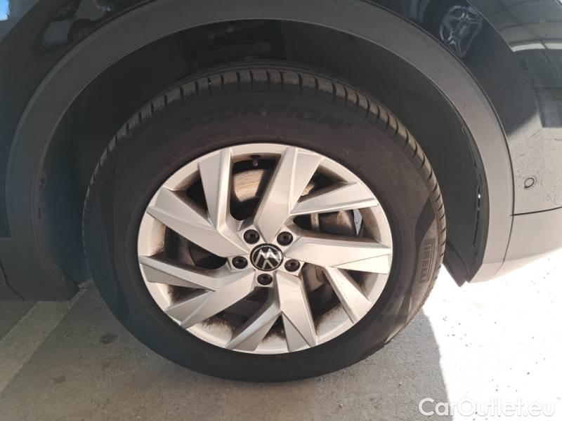 Volkswagen  Tiguan VOLKSWAGEN  / 2020 / 5P / SUV 2.0 TSI ELEGANCE DSG 4MOTION #17