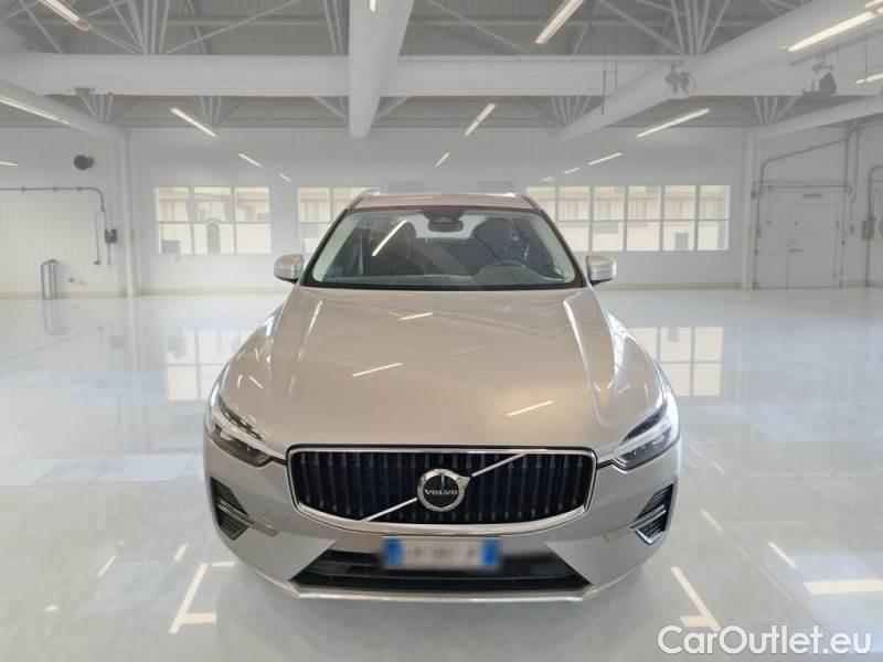 Volvo  XC60 VOLVO  / 2021 / 5P / SUV B4 D AWD AUTOMATICO MOMENTUM PRO #6