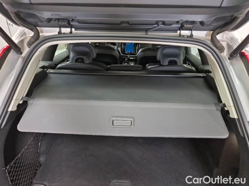 Volvo  XC60 VOLVO  / 2021 / 5P / SUV B4 D AUTOMATICO MOMENTUM PRO #86