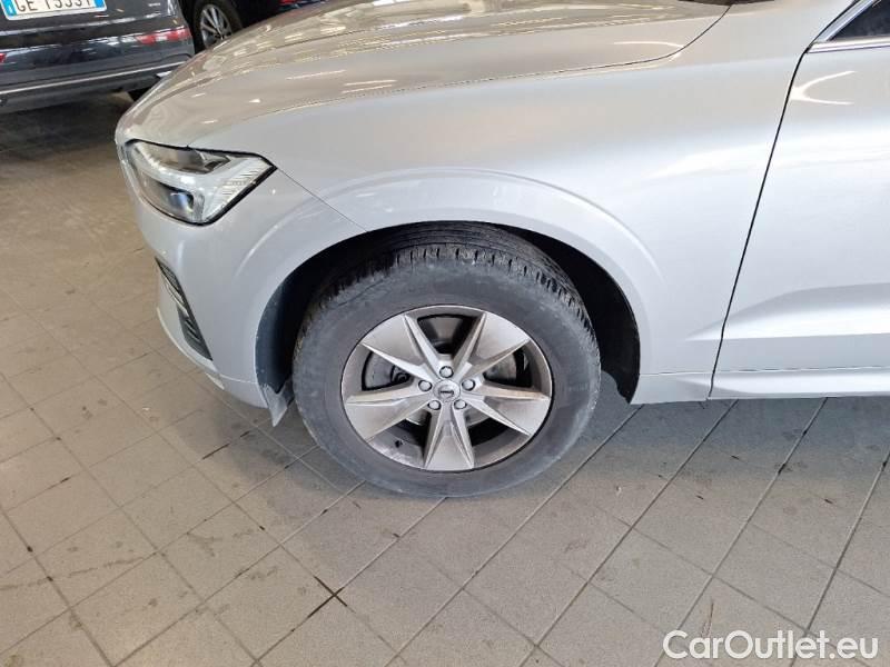 Volvo  XC60 VOLVO  / 2021 / 5P / SUV B4 D AWD AUTOMATICO MOMENTUM PRO #24