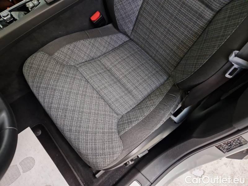 Volvo  XC60 VOLVO  / 2021 / 5P / SUV B4 D AUTOMATICO MOMENTUM PRO #12