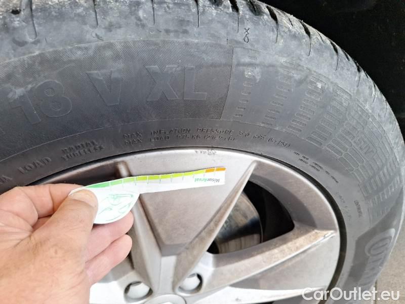 Volvo  XC60 VOLVO  / 2021 / 5P / SUV B4 D AWD AUTOMATICO MOMENTUM PRO #26