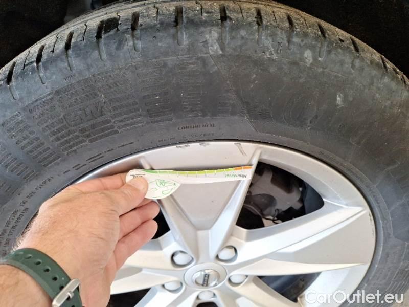 Volvo  XC60 VOLVO  / 2021 / 5P / SUV B4 D AWD AUTOMATICO MOMENTUM PRO #23