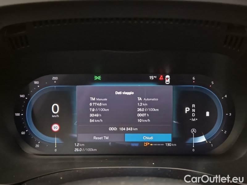 Volvo  XC60 VOLVO  / 2021 / 5P / SUV B4 D AUTOMATICO MOMENTUM PRO #4