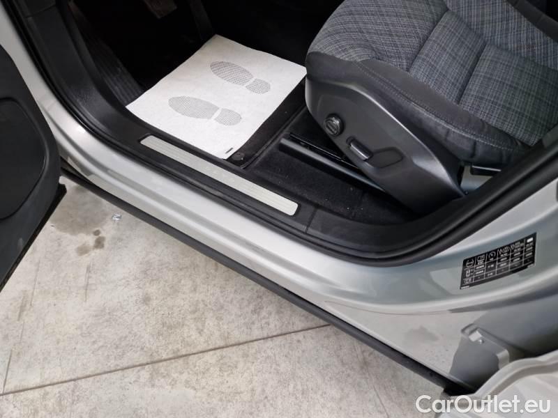 Volvo  XC60 VOLVO  / 2021 / 5P / SUV B4 D AUTOMATICO MOMENTUM PRO #83