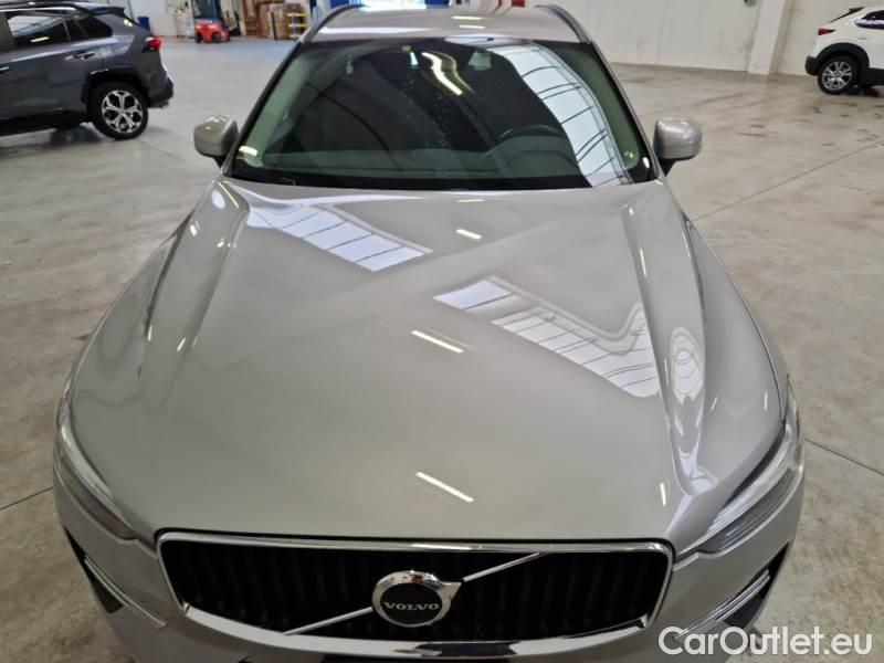 Volvo  XC60 VOLVO  / 2021 / 5P / SUV B4 D AUTOMATICO MOMENTUM PRO #26