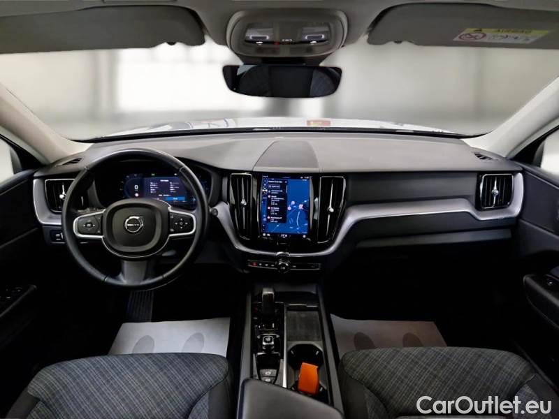 Volvo  XC60 VOLVO  / 2021 / 5P / SUV B4 D AUTOMATICO MOMENTUM PRO #3