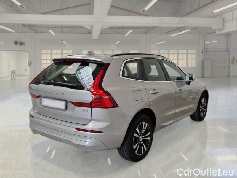 Volvo  XC60 VOLVO  / 2021 / 5P / SUV B4 D AUTOMATICO MOMENTUM PRO #2