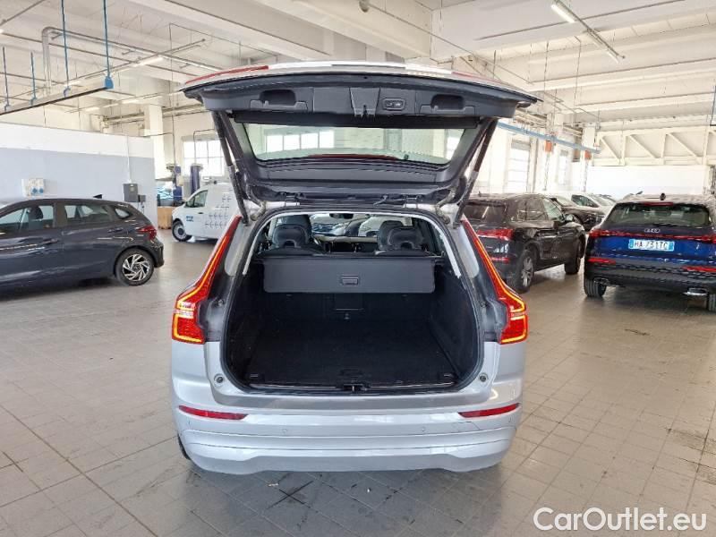 Volvo  XC60 VOLVO  / 2021 / 5P / SUV B4 D AWD AUTOMATICO MOMENTUM PRO #5