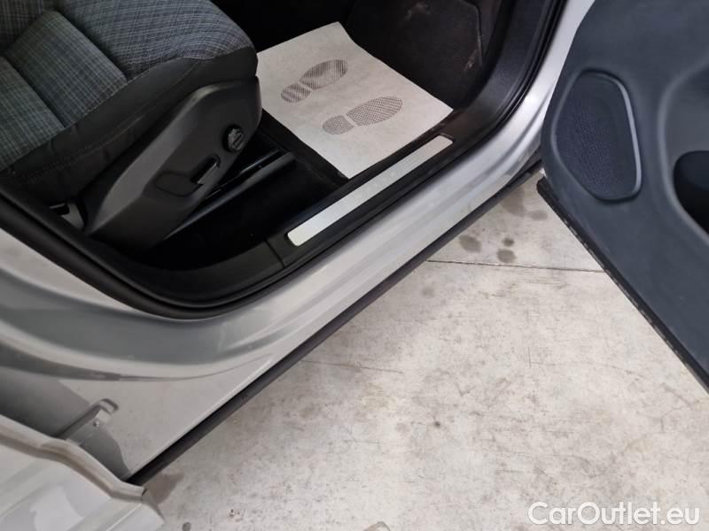 Volvo  XC60 VOLVO  / 2021 / 5P / SUV B4 D AUTOMATICO MOMENTUM PRO #95