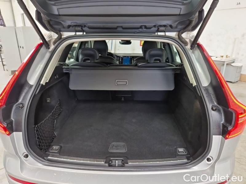 Volvo  XC60 VOLVO  / 2021 / 5P / SUV B4 D AUTOMATICO MOMENTUM PRO #85