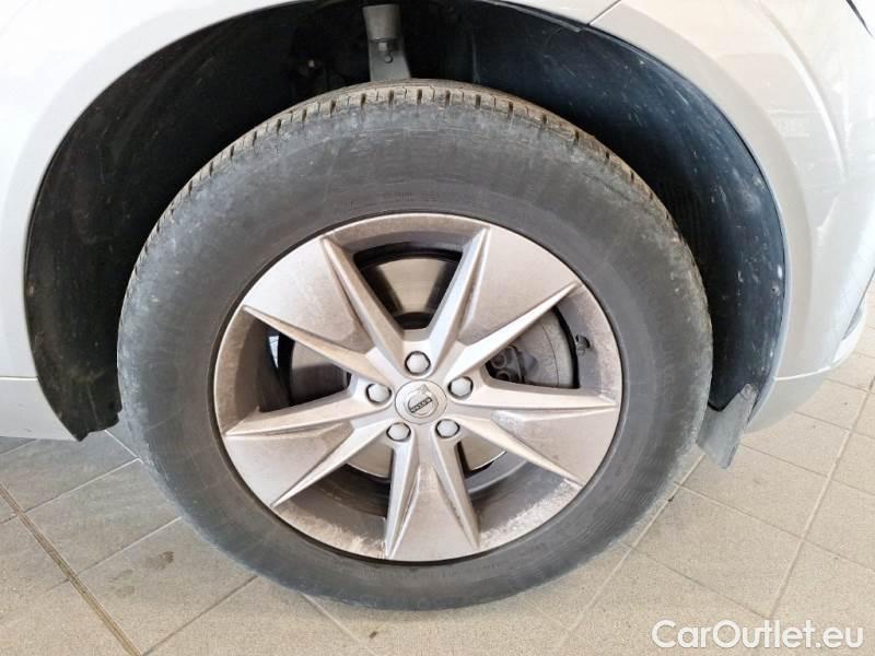 Volvo  XC60 VOLVO  / 2021 / 5P / SUV B4 D AWD AUTOMATICO MOMENTUM PRO #17