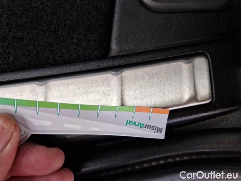 Volvo  XC60 VOLVO  / 2021 / 5P / SUV B4 D AUTOMATICO MOMENTUM PRO #90