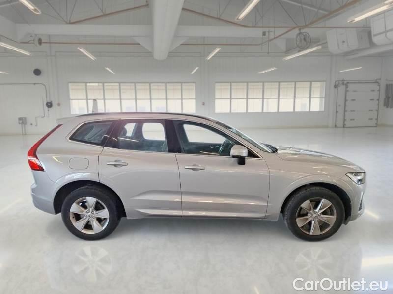 Volvo  XC60 VOLVO  / 2021 / 5P / SUV B4 D AWD AUTOMATICO MOMENTUM PRO #7