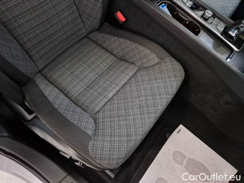 Volvo  XC60 VOLVO  / 2021 / 5P / SUV B4 D AUTOMATICO MOMENTUM PRO #14