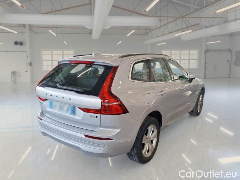 Volvo  XC60 VOLVO  / 2021 / 5P / SUV B4 D AWD AUTOMATICO MOMENTUM PRO #2