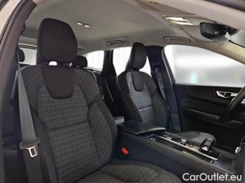 Volvo  XC60 VOLVO  / 2021 / 5P / SUV B4 D AUTOMATICO MOMENTUM PRO #13