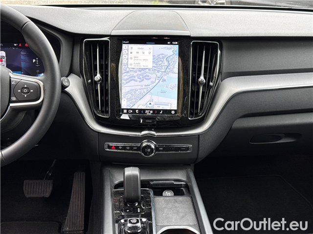 Volvo  XC60  B4 D Core AWD AT #8