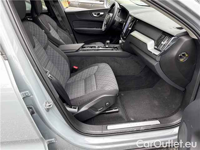 Volvo  XC60  B4 D Core AWD AT #6