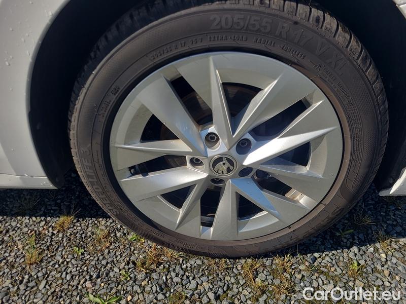  Skoda  Octavia  Lim. (NX3)(2020) Oct. 2.0TDI 110 Style AT 5d #9