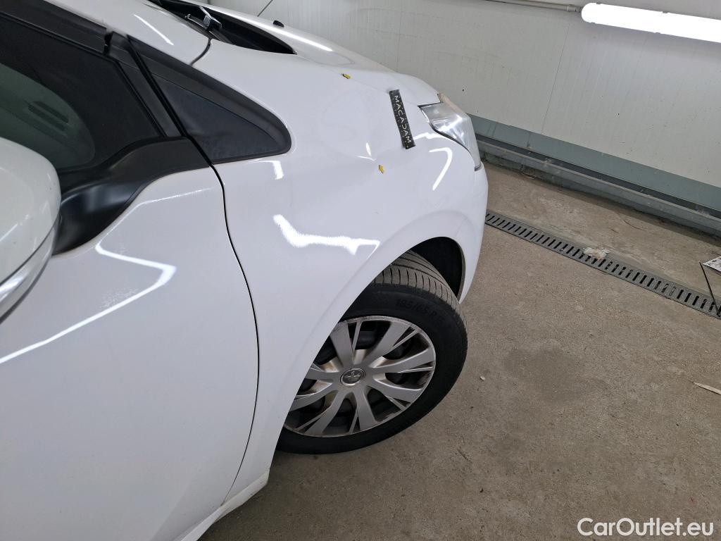  Peugeot  208  Affaire Premium Pack 1.6 HDi 75CV BVM5 E6 #1