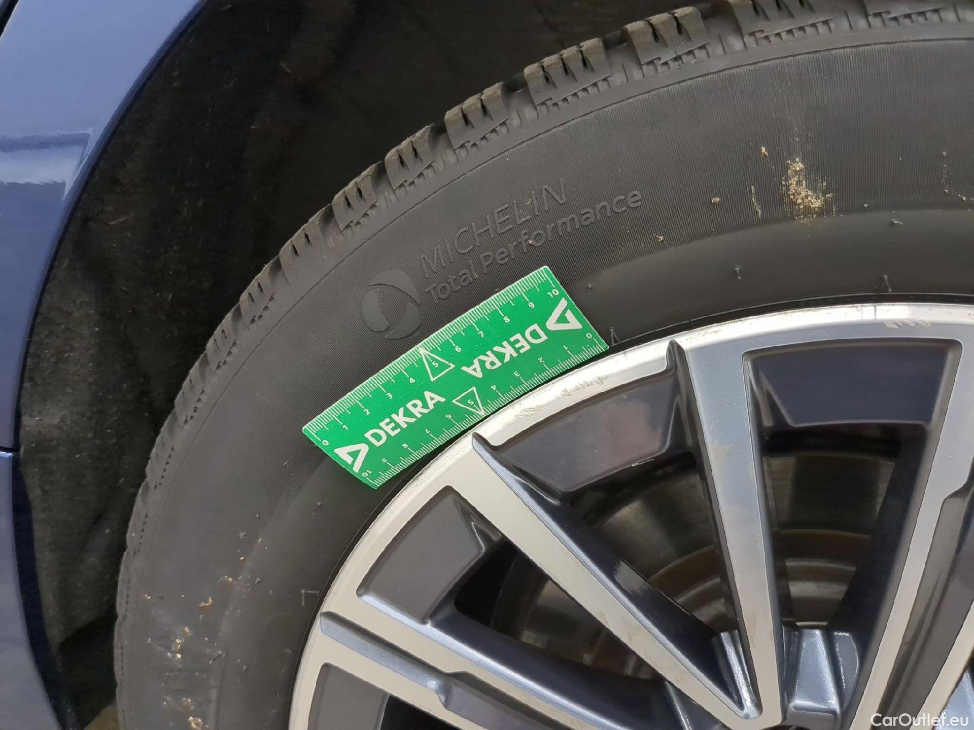  Bmw  2 Tourer BMW Série 2 Active Tourer / 2021 / 5P / monospace 225e xDrive 245ch Business Design DKG7 #18