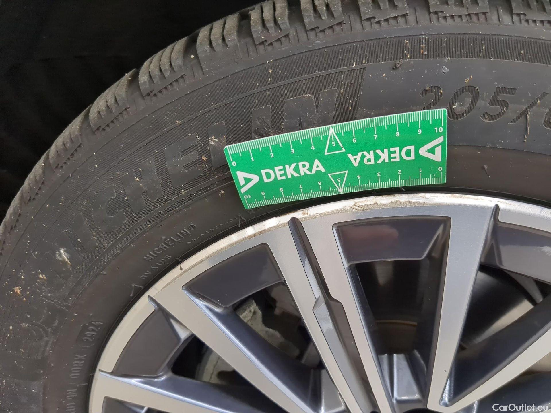  Bmw  2 Tourer BMW Série 2 Active Tourer / 2021 / 5P / monospace 225e xDrive 245ch Business Design DKG7 #15