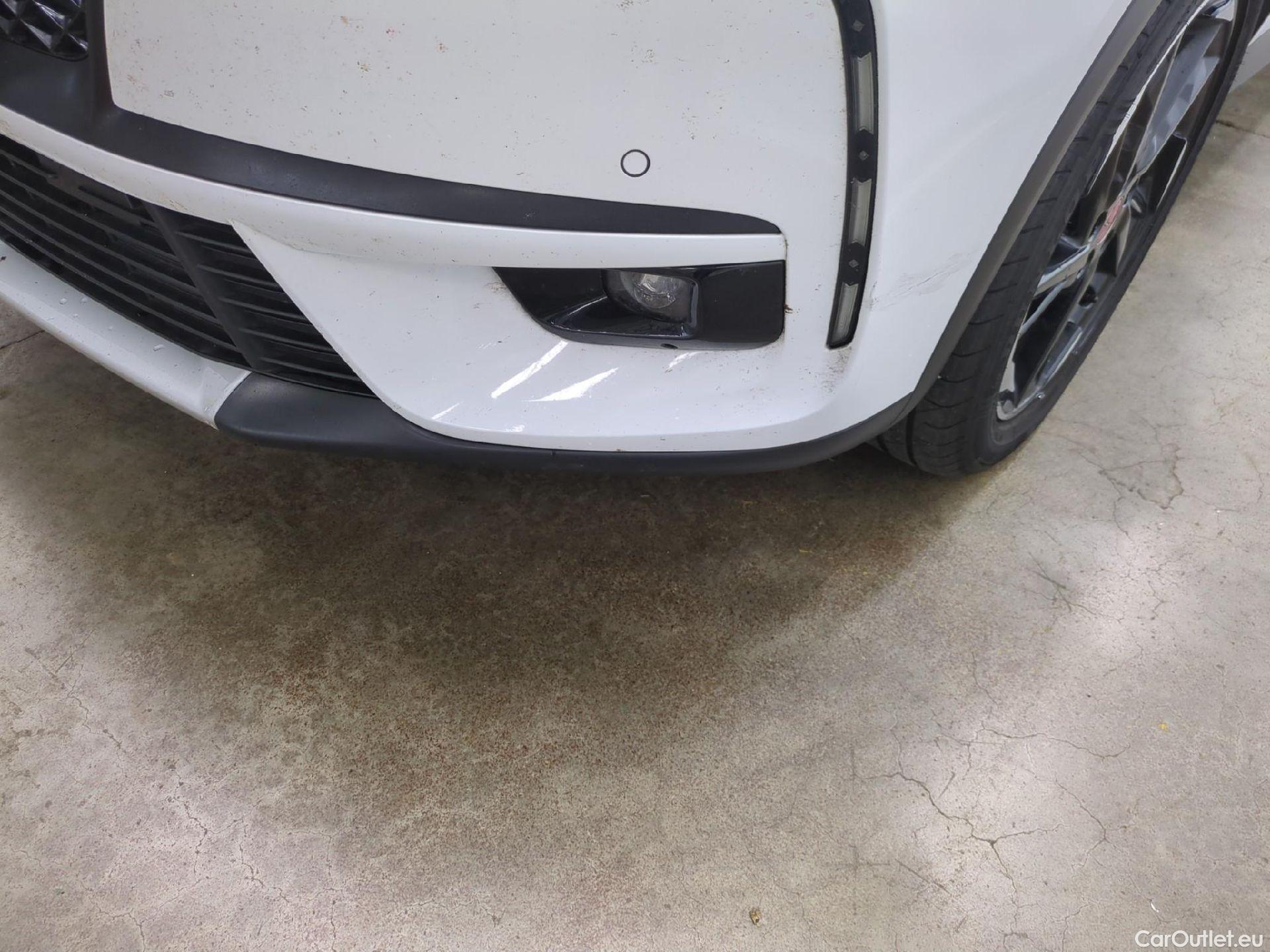  DS  DS7 DS DS 7 Crossback / 2017 / 5P / SUV BlueHDi 130 Auto PERFORMANCE Line #27