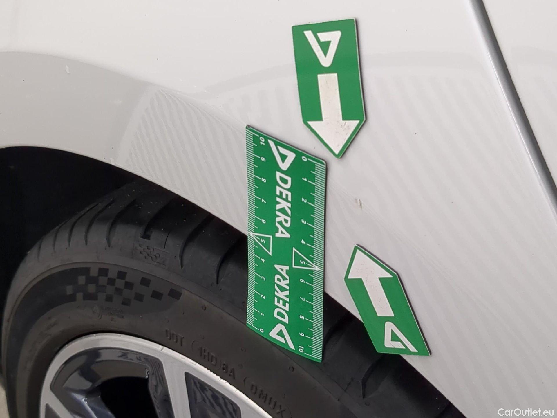  Bmw  Serie 1 BMW Série 1 / 2019 / 5P / Berline 2.0 118D AUTO Business Design #3