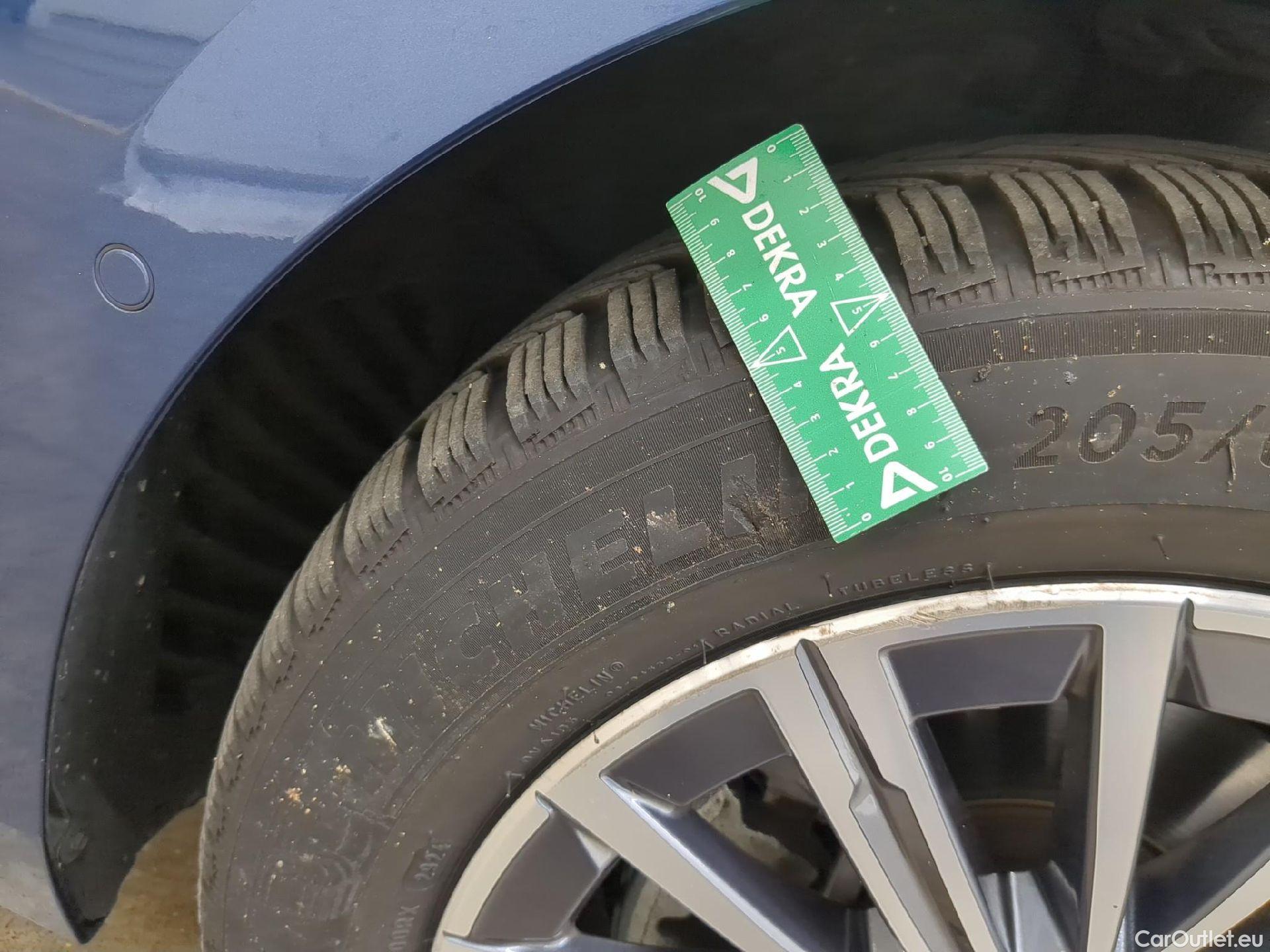  Bmw  2 Tourer BMW Série 2 Active Tourer / 2021 / 5P / monospace 225e xDrive 245ch Business Design DKG7 #6