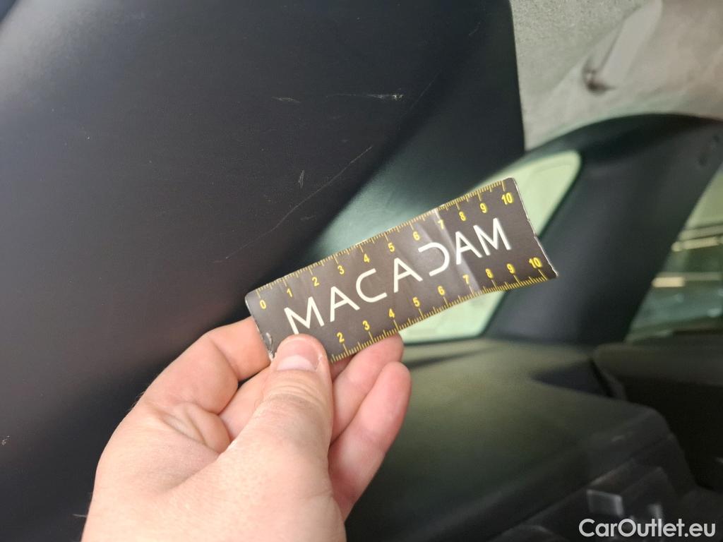  Jaguar  F-PACE JAGUAR  5p SUV  Portfolio 2L D 180ch BVA 4x4 #12