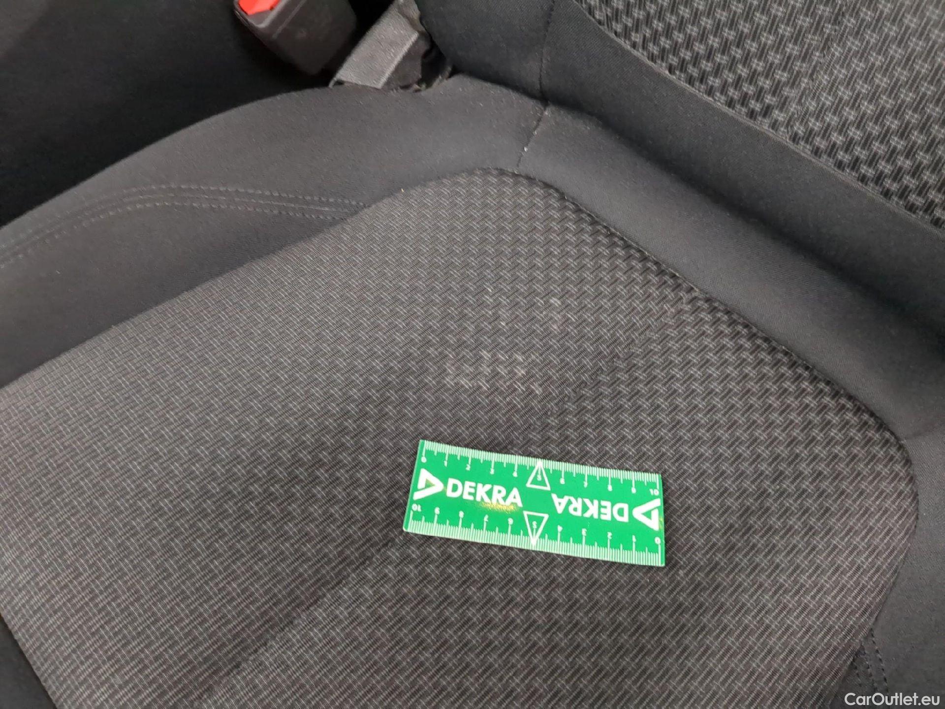  Bmw  Serie 1 BMW Série 1 / 2019 / 5P / Berline 2.0 118D AUTO Business Design #2