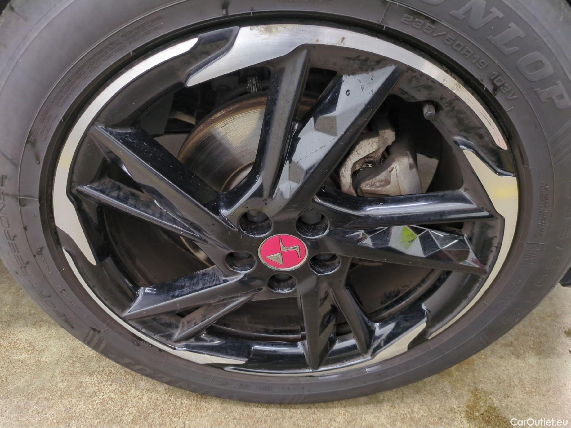  DS  DS7 DS DS 7 Crossback / 2017 / 5P / SUV BlueHDi 130 Auto PERFORMANCE Line #4