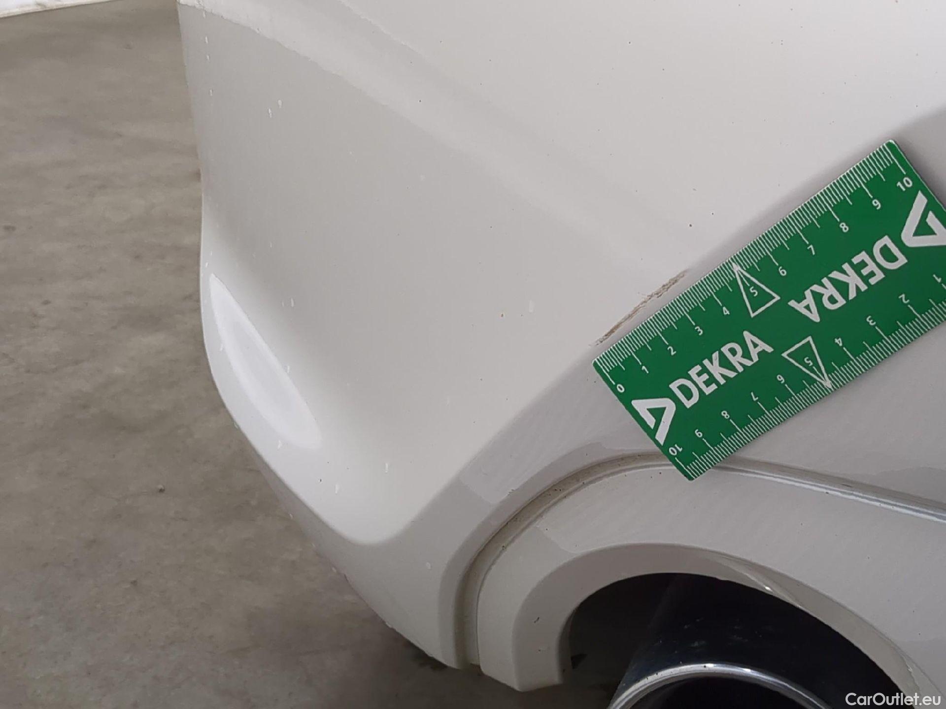  Bmw  Serie 1 BMW Série 1 / 2019 / 5P / Berline 2.0 118D AUTO Business Design #8