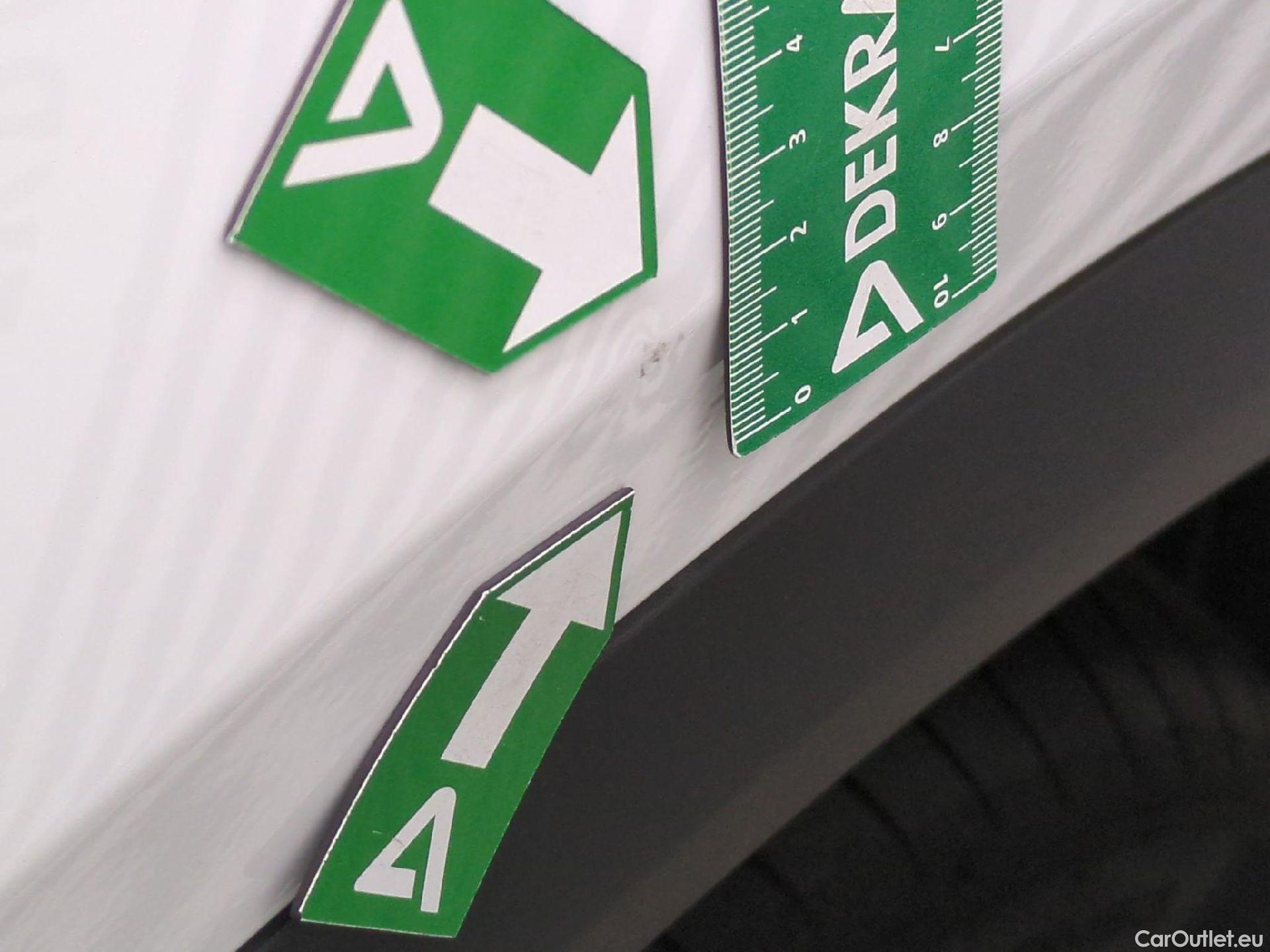  DS  DS7 DS DS 7 Crossback / 2017 / 5P / SUV BlueHDi 130 Auto PERFORMANCE Line #25