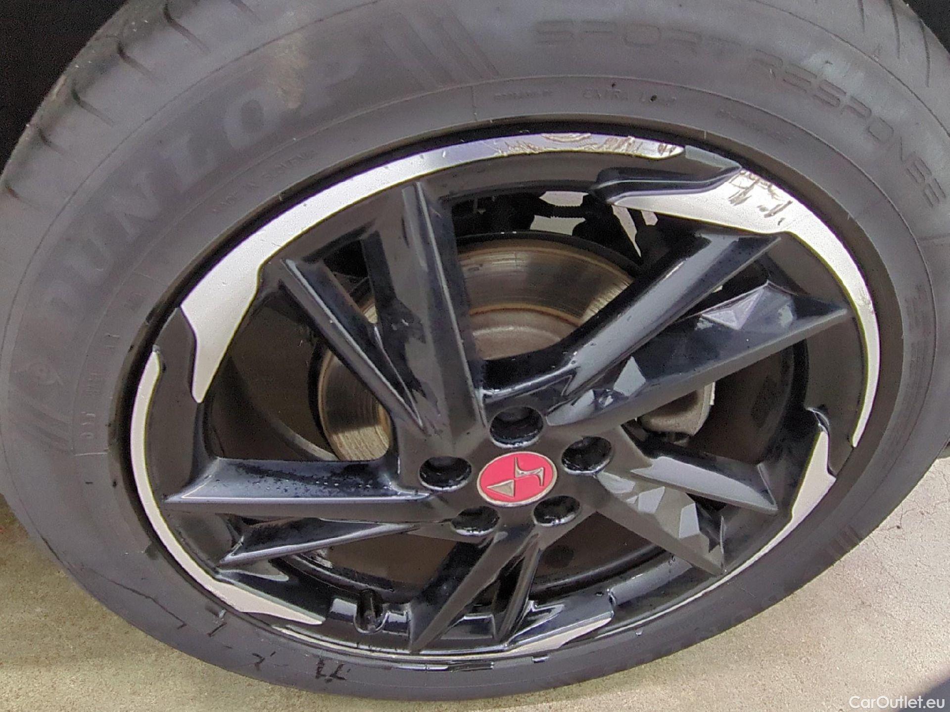  DS  DS7 DS DS 7 Crossback / 2017 / 5P / SUV BlueHDi 130 Auto PERFORMANCE Line #15