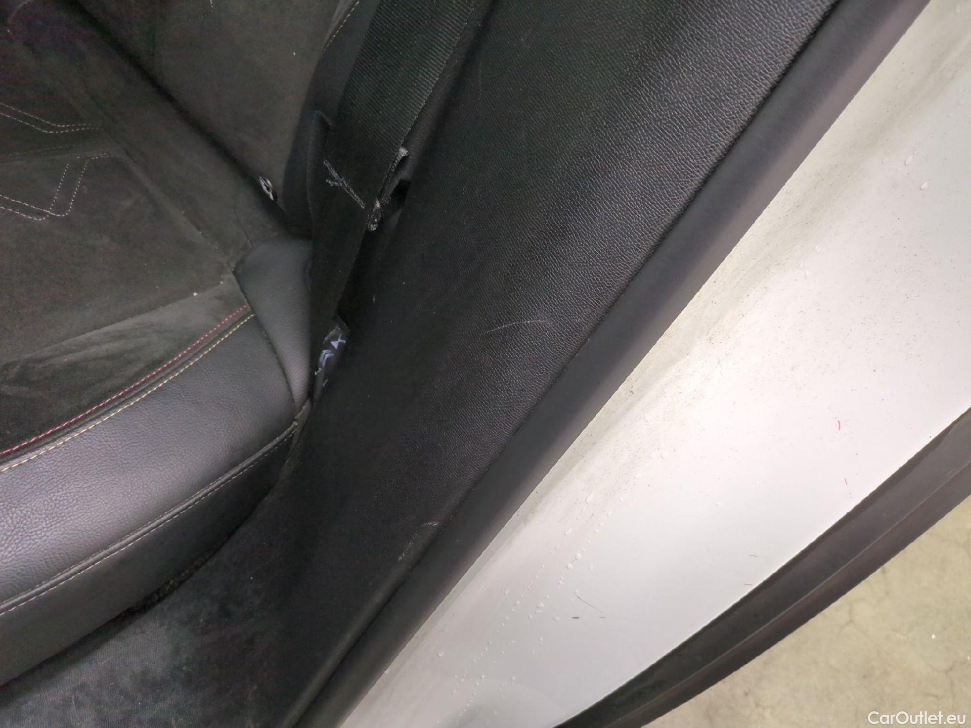  DS  DS7 DS DS 7 Crossback / 2017 / 5P / SUV BlueHDi 130 Auto PERFORMANCE Line #2