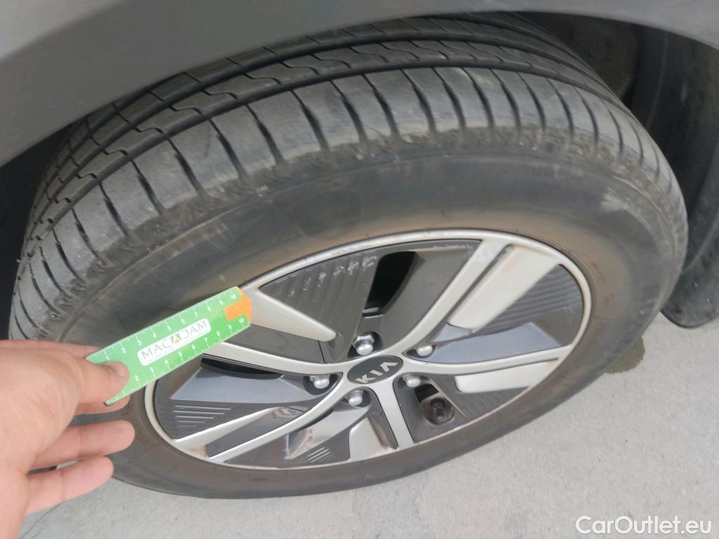 KIA  Niro KIA  PHEV / 2019 / 5P / crossover 1.6 GDi PHEV 104kW (141CV) Emotion #2