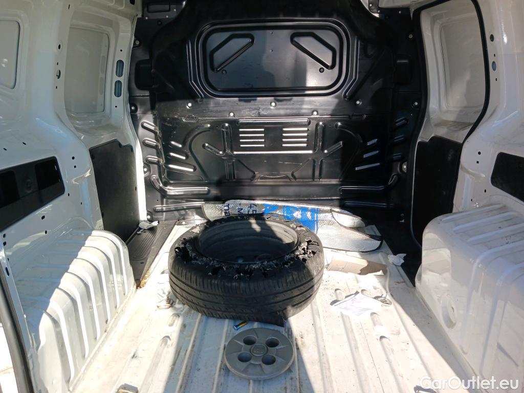 Fiat  Fiorino FIAT  / 2016 / 4P / furgón derivado de turismo Cargo SX N1 1.3 MJet 70 kW (95 CV) #37