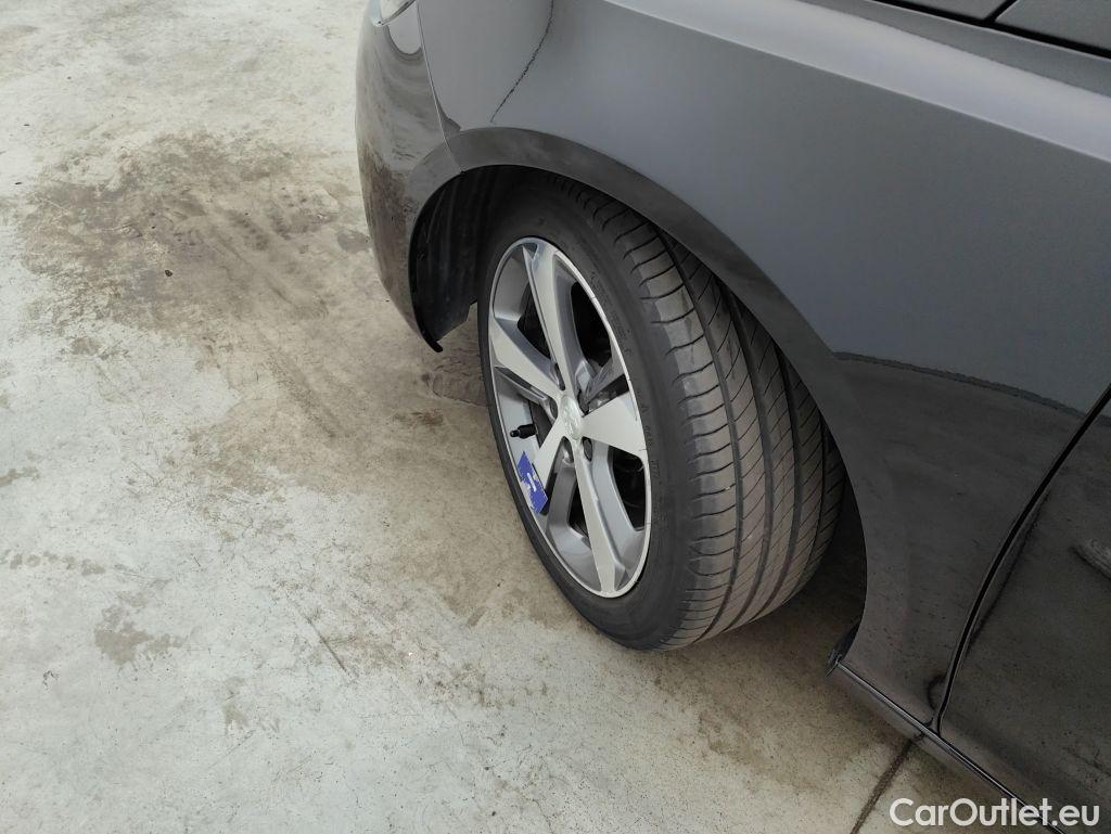 Peugeot  308 Peugeot  SW 1.2 PureTech 130 S&S Allure 5d #49