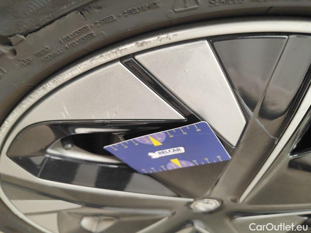 MG  4 MG  6 kWh Luxury 5d #76