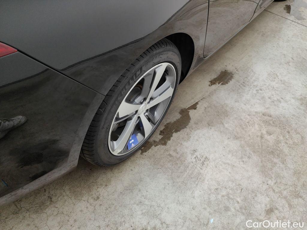 Peugeot  308 Peugeot  SW 1.2 PureTech 130 S&S Allure 5d #57