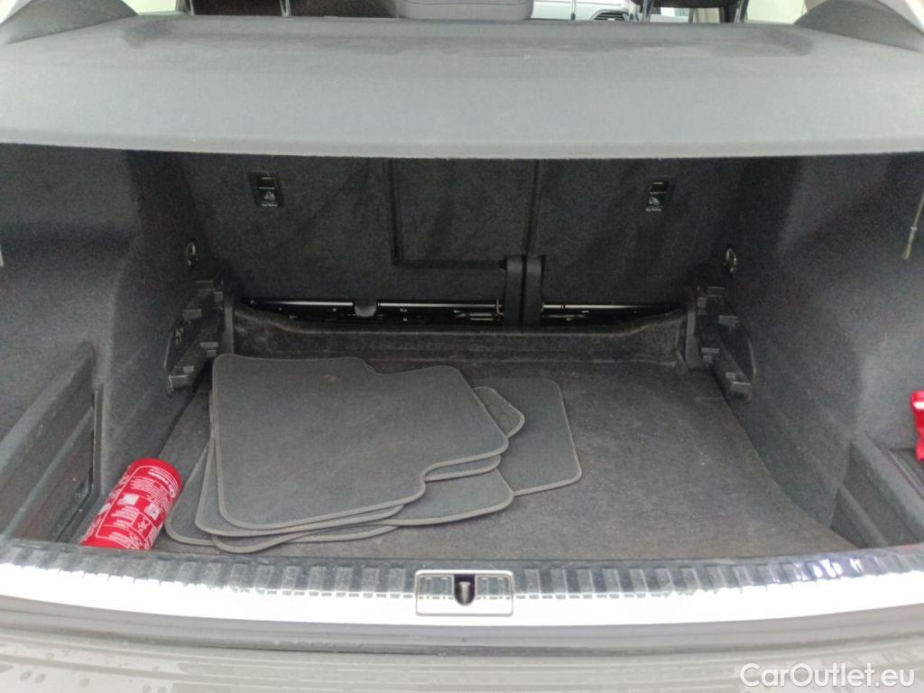 Audi  Q3 Audi  35 TDI S tronic Advanced Business Editio 5d #32