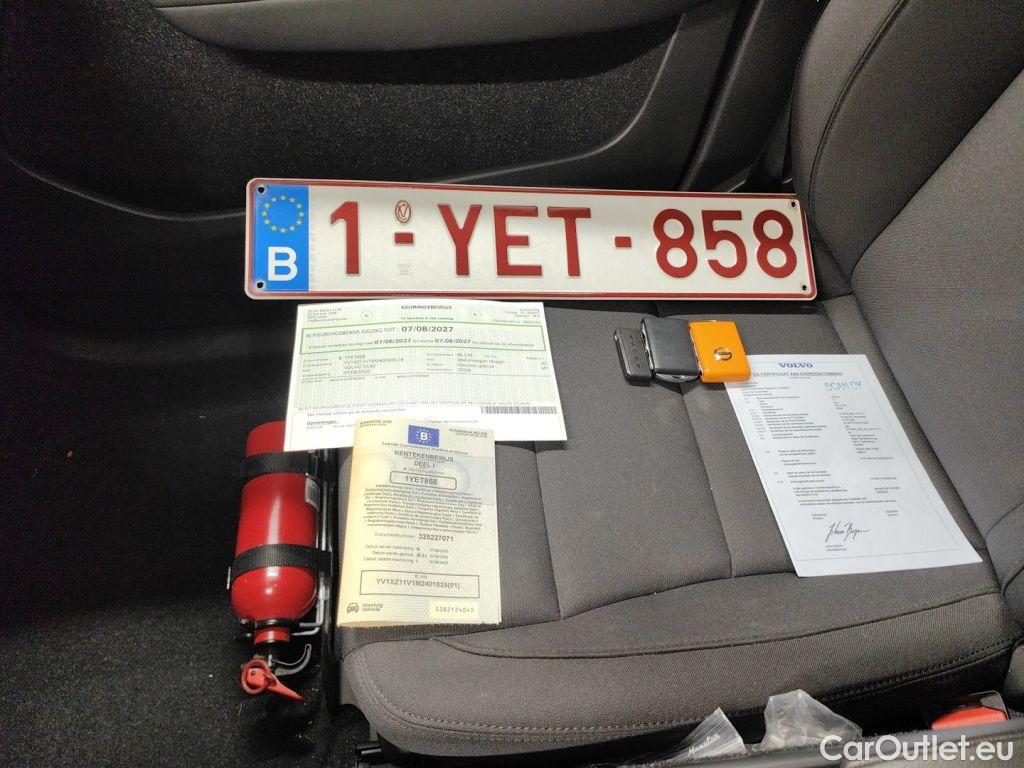 Volvo  XC 40 Volvo XC40 T3 Momentum Pro 5d #4