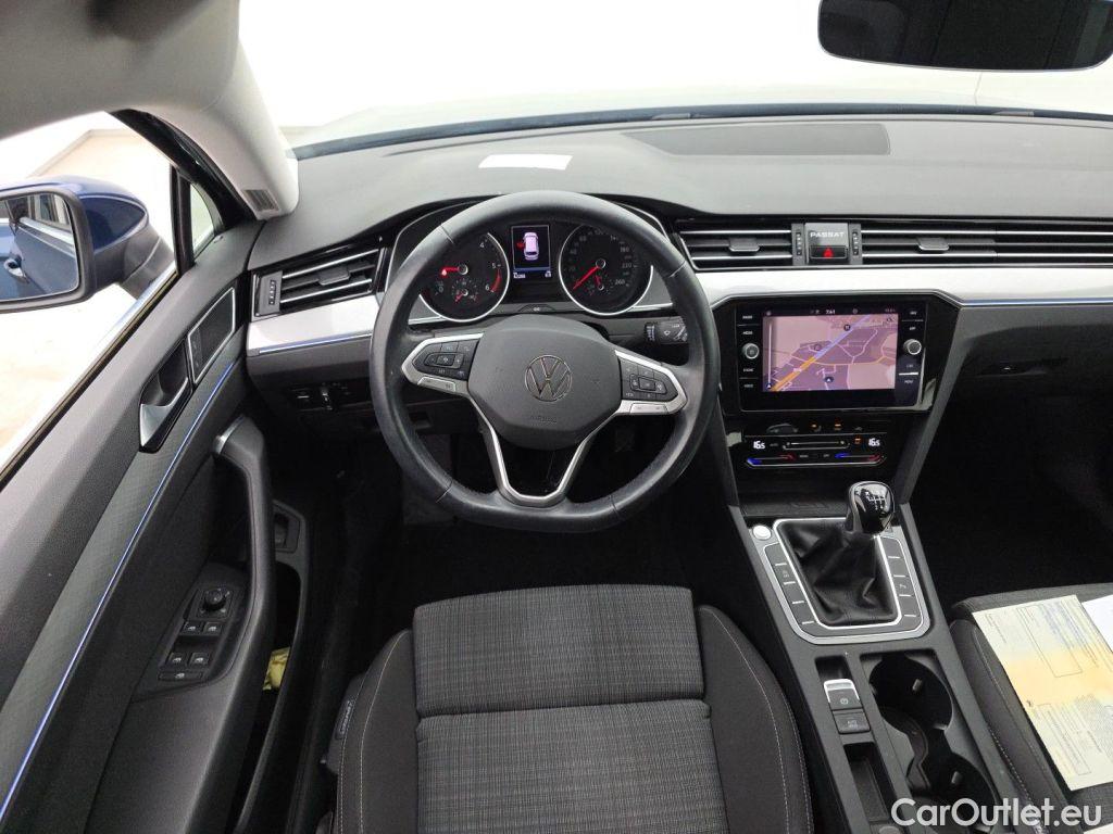 Volkswagen  Passat Volkswagen  Variant 2.0 TDI SCR 110kW Style Business 5d #9