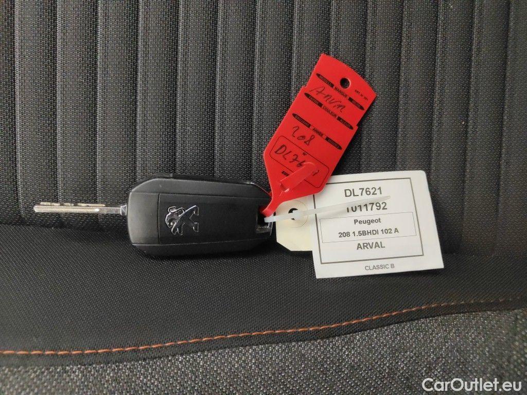 Peugeot  208 PEUGEOT  DIESEL - 2019 1.5 BlueHDi Active Pack 5d #4